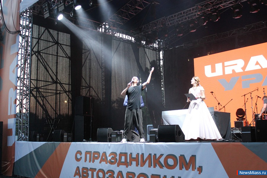      .           ,    DJ Groove