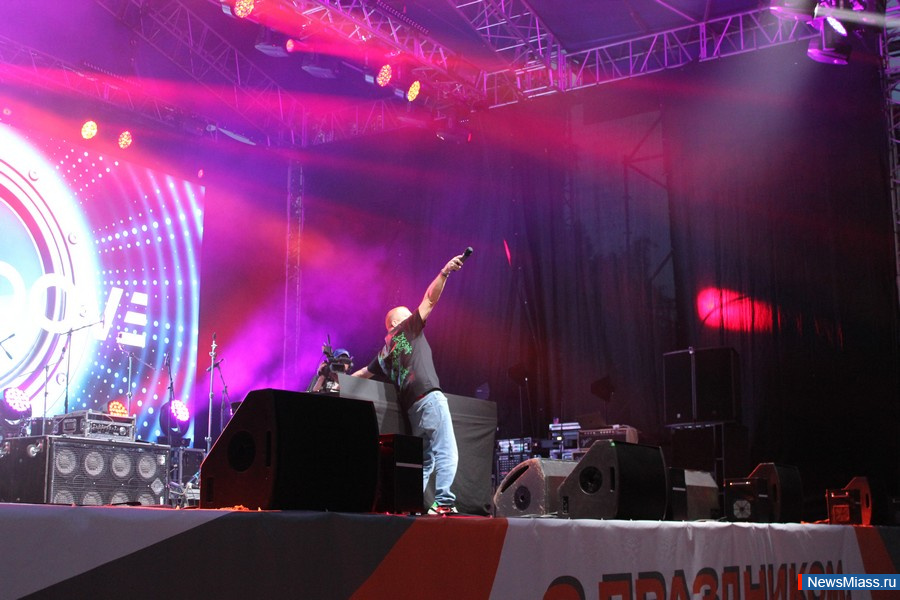      .           ,    DJ Groove