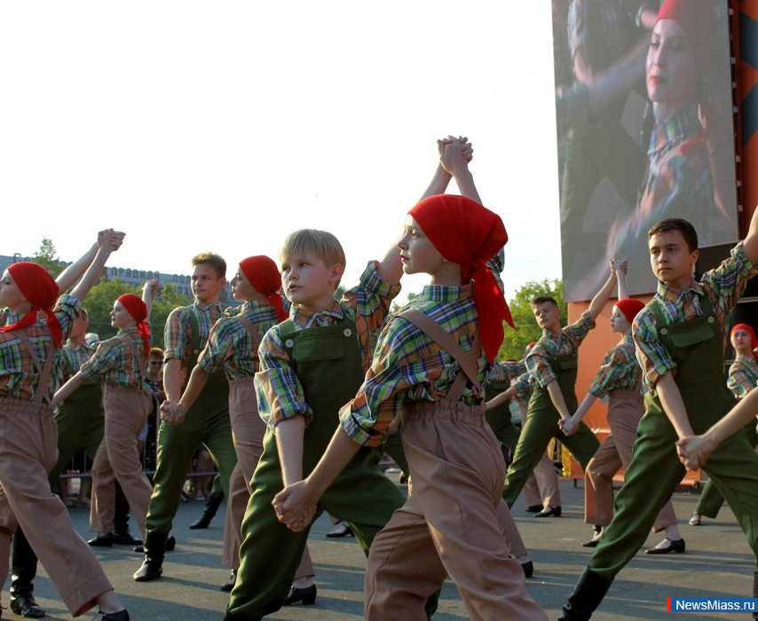      .           ,    DJ Groove