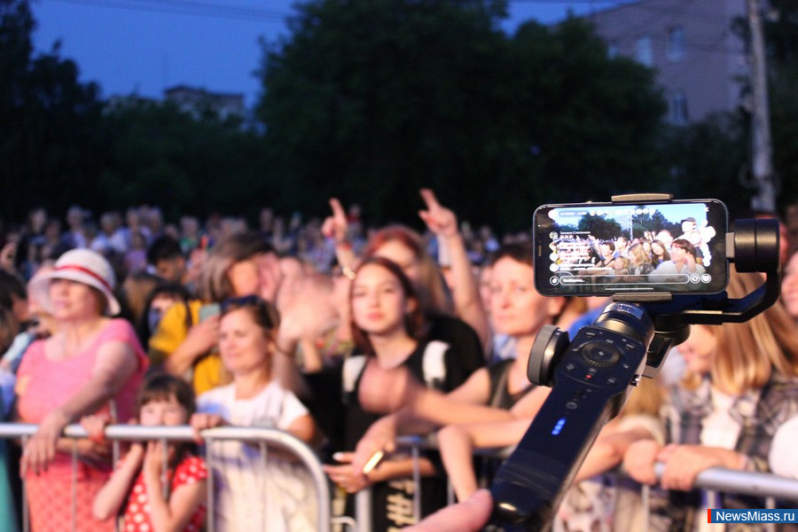      .           ,    DJ Groove