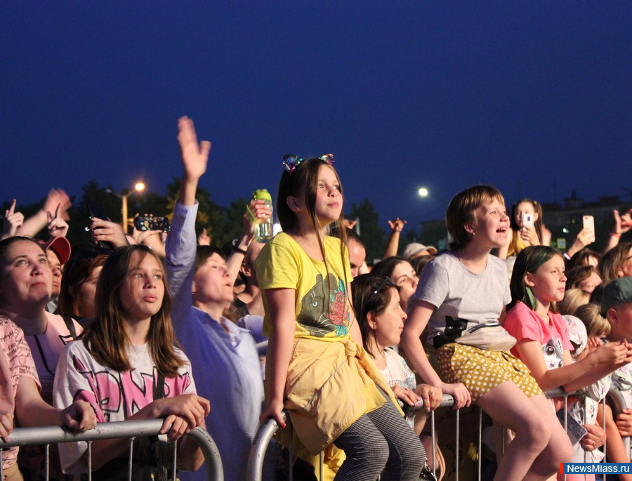      .           ,    DJ Groove