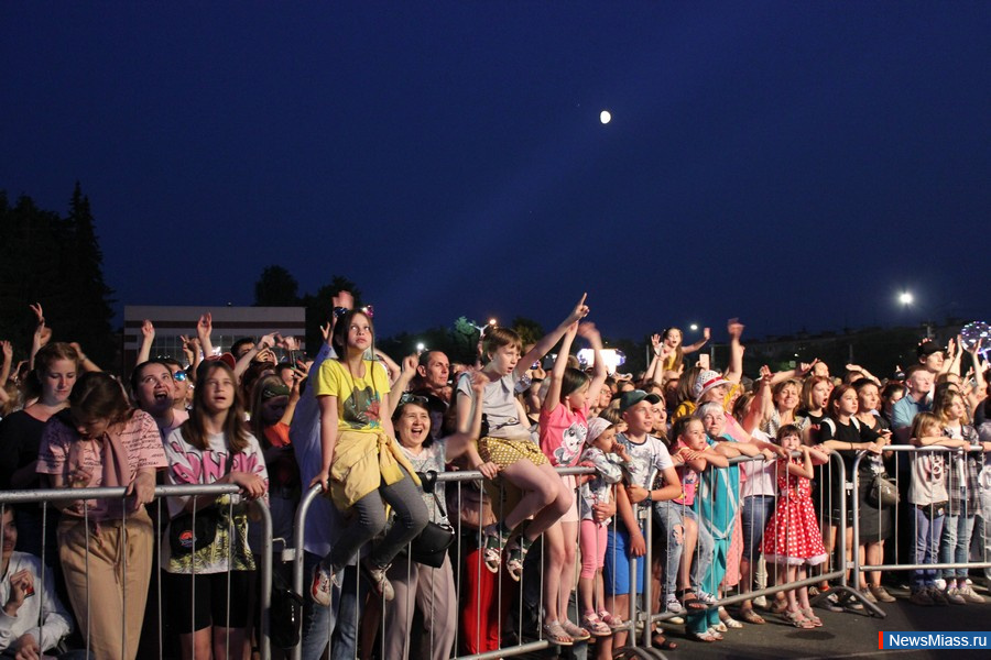      .           ,    DJ Groove