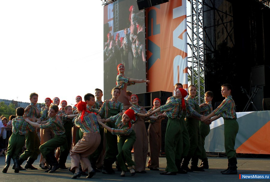      .           ,    DJ Groove