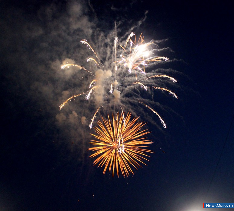      .           ,    DJ Groove