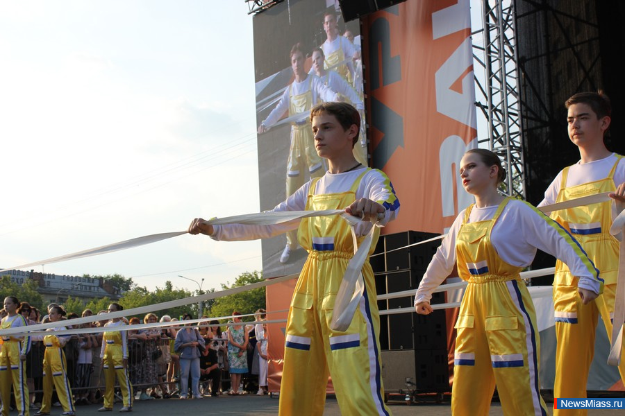      .           ,    DJ Groove