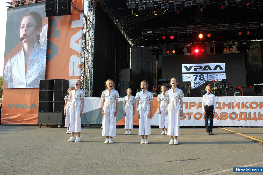      .           ,    DJ Groove