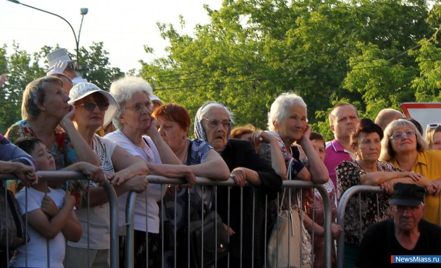      .           ,    DJ Groove