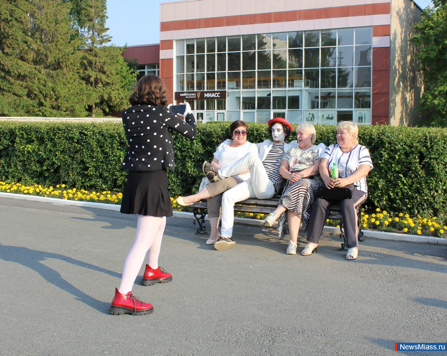      .           ,    DJ Groove