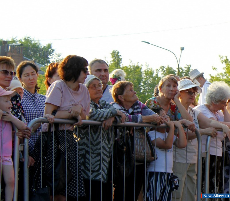      .           ,    DJ Groove