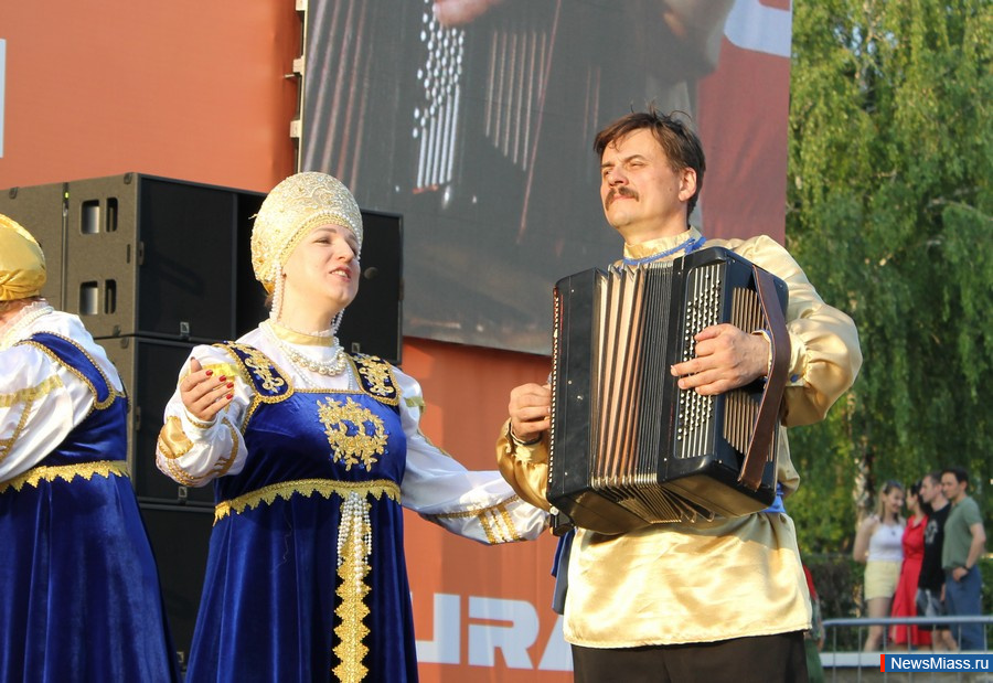      .           ,    DJ Groove