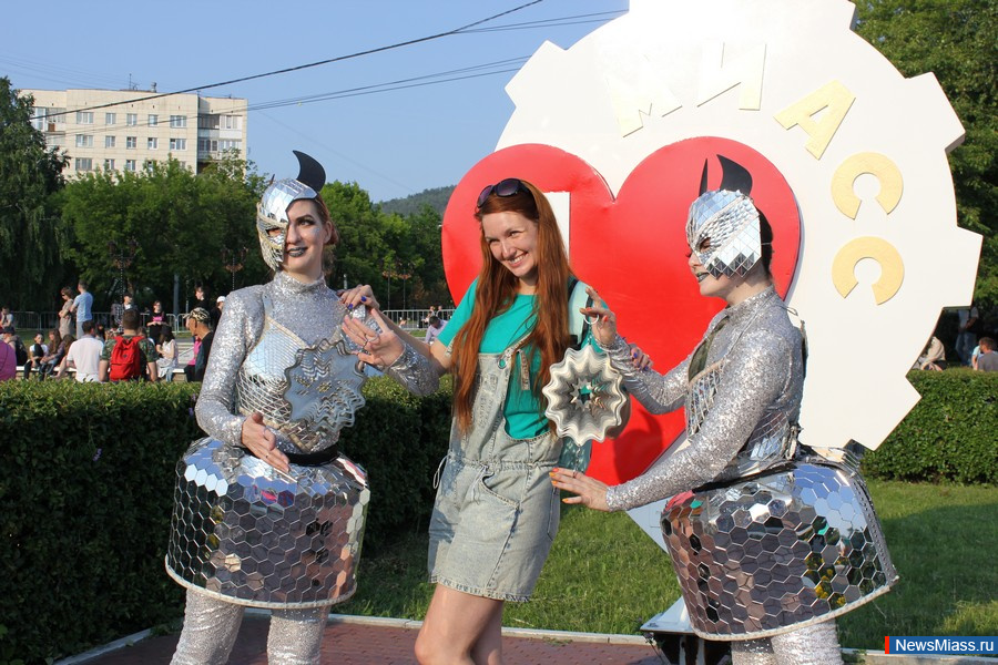      .           ,    DJ Groove