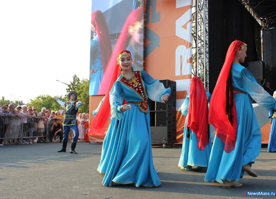      .           ,    DJ Groove