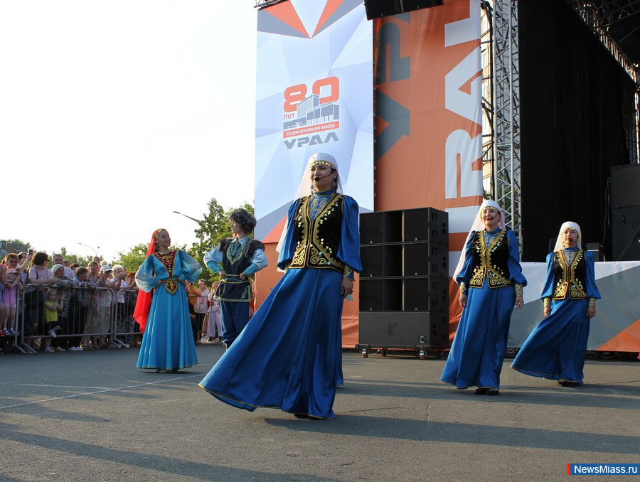      .           ,    DJ Groove