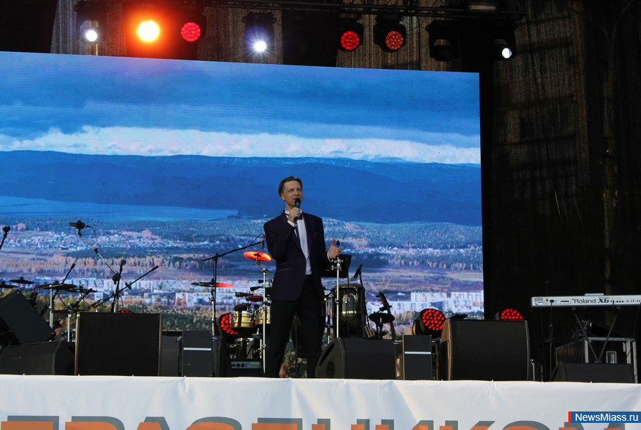      .           ,    DJ Groove