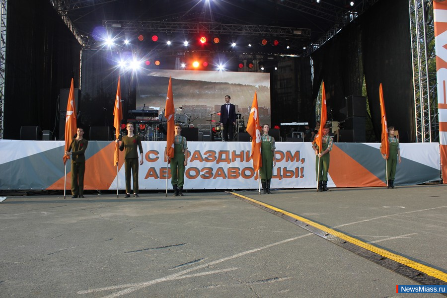      .           ,    DJ Groove