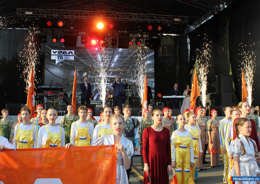      .           ,    DJ Groove