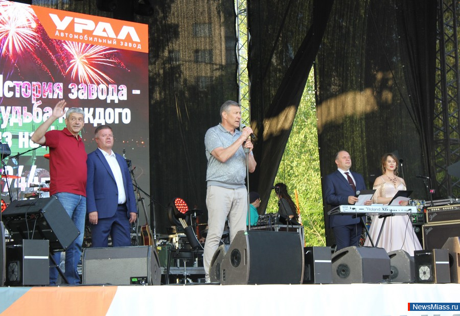      .           ,    DJ Groove