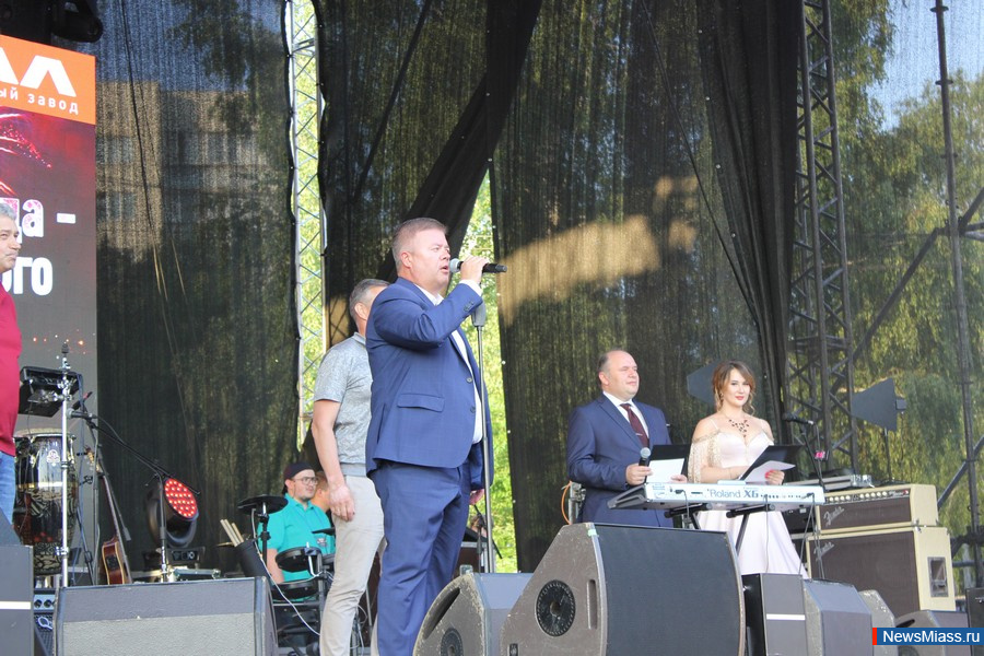      .           ,    DJ Groove