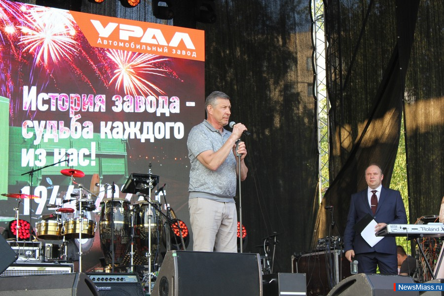      .           ,    DJ Groove