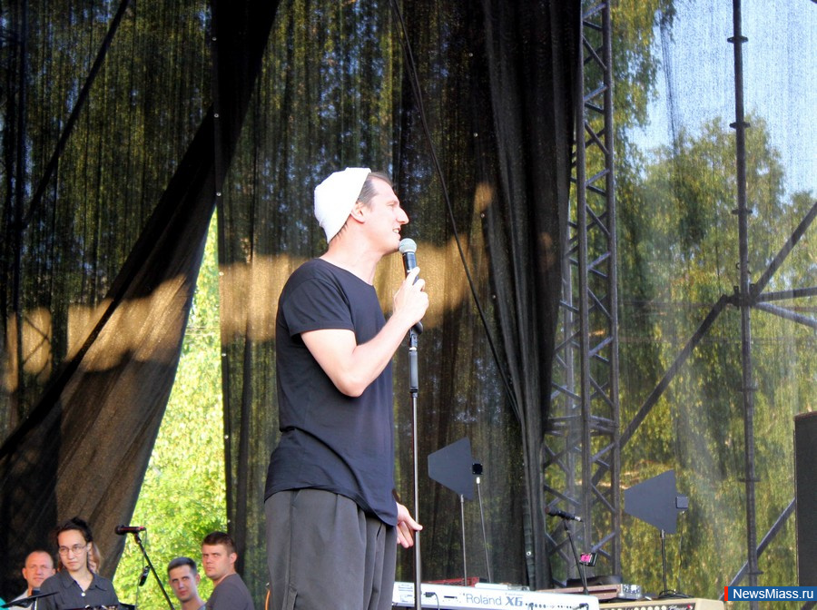      .           ,    DJ Groove