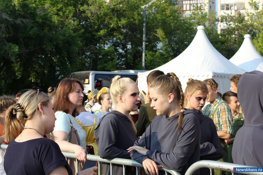      .           ,    DJ Groove