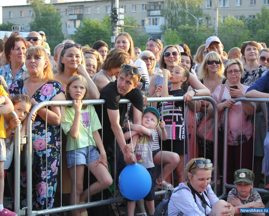      .           ,    DJ Groove