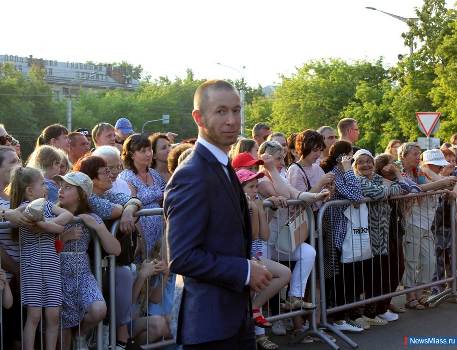      .           ,    DJ Groove