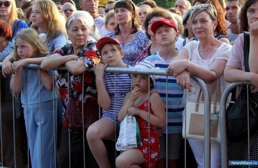      .           ,    DJ Groove