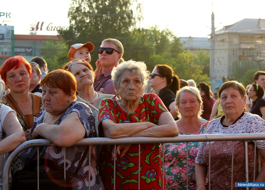      .           ,    DJ Groove