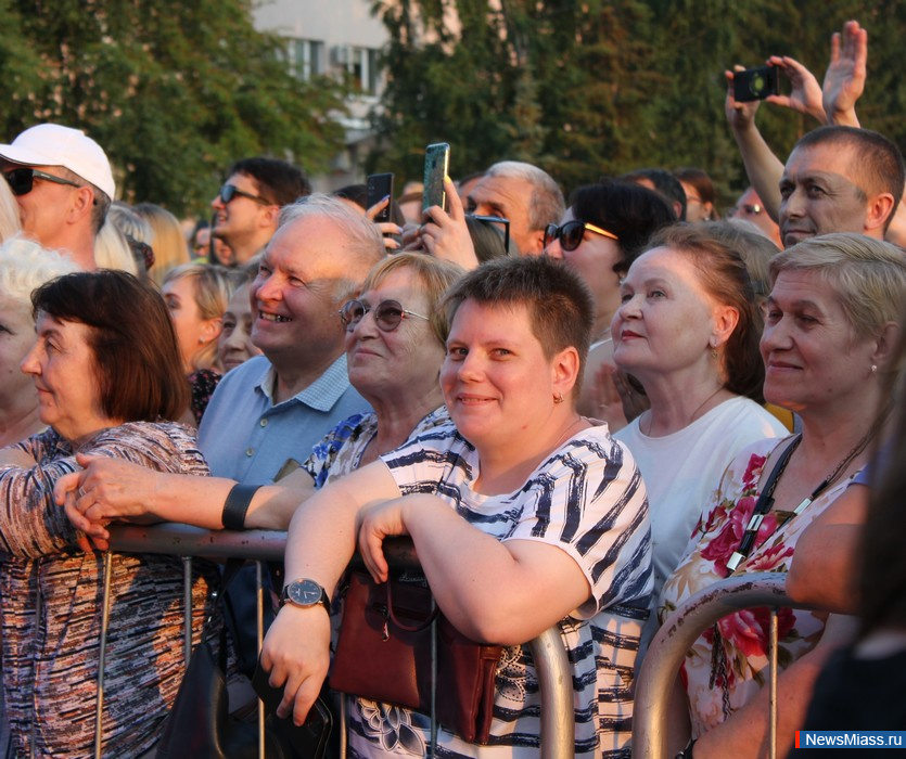      .           ,    DJ Groove