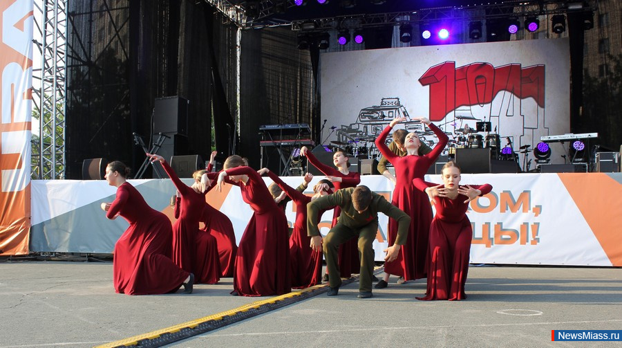      .           ,    DJ Groove