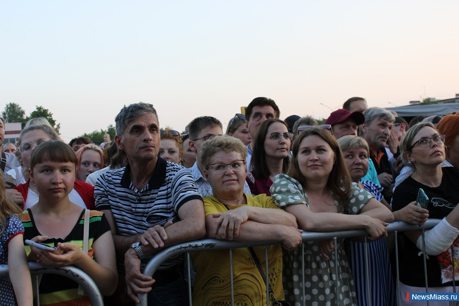      .           ,    DJ Groove