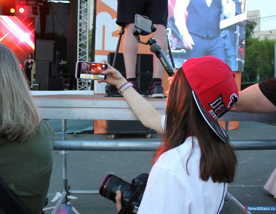      .           ,    DJ Groove