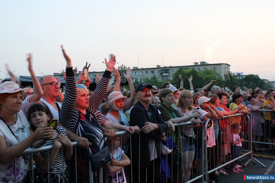      .           ,    DJ Groove