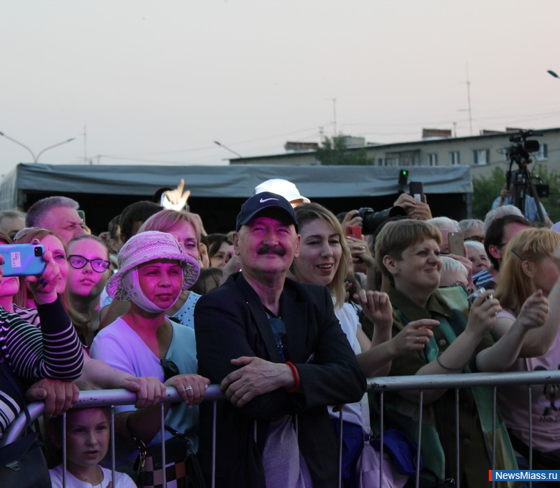      .           ,    DJ Groove