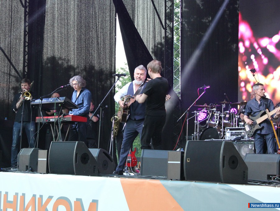 ,      , .           1000  