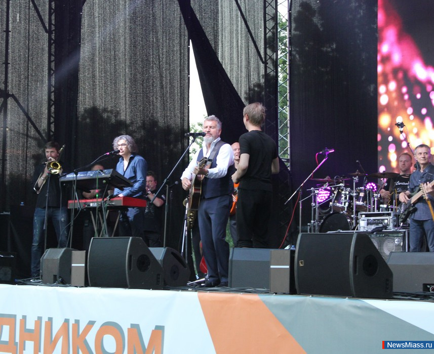 ,      , .           1000  