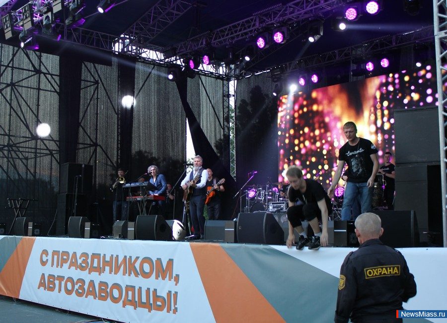 ,      , .           1000  