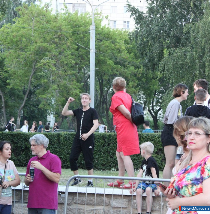 ,      , .           1000  