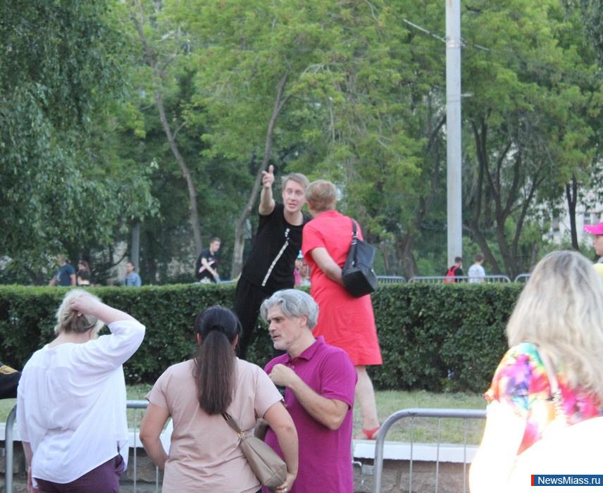 ,      , .           1000  