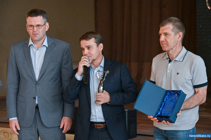        .   16         " -2022"