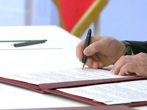 Путин подписал договоры о присоединении к России четырёх новых субъектов