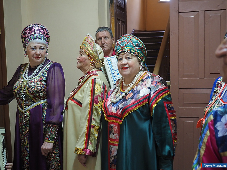 � ������ ��������� ����� �� ���������� ����� �����������. ������������� ������� "�����, �������" ��������� �� ����� ������ ������ "���������"