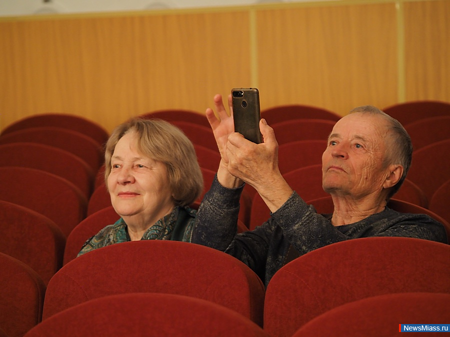 � ������ ��������� ����� �� ���������� ����� �����������. ������������� ������� "�����, �������" ��������� �� ����� ������ ������ "���������"