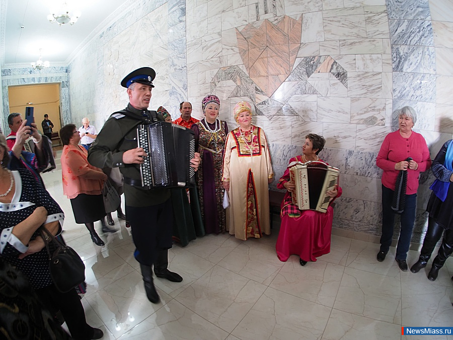 � ������ ��������� ����� �� ���������� ����� �����������. ������������� ������� "�����, �������" ��������� �� ����� ������ ������ "���������"