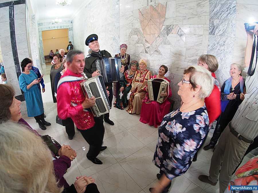 � ������ ��������� ����� �� ���������� ����� �����������. ������������� ������� "�����, �������" ��������� �� ����� ������ ������ "���������"