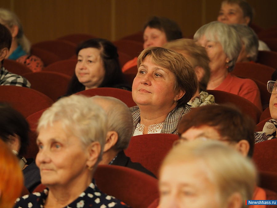 � ������ ��������� ����� �� ���������� ����� �����������. ������������� ������� "�����, �������" ��������� �� ����� ������ ������ "���������"