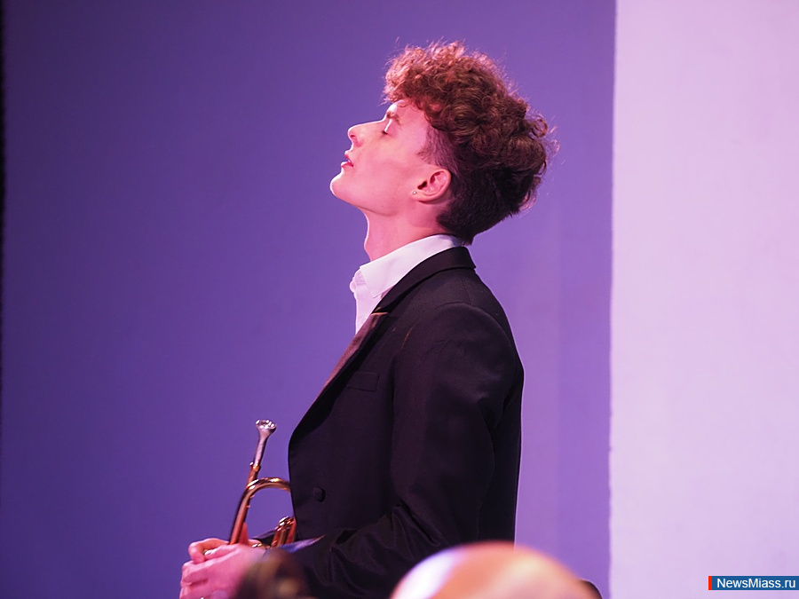 � ������ ��������� ������������� ��������� ������������� ������ ���� �������. �������� ������� �������� � �������� "������� ������" ��������� �� ����� �� ��������������������