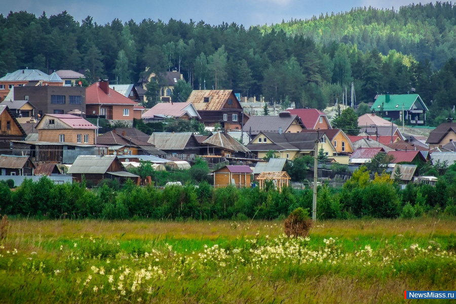 Погода поселок ленинск города миасса. Миасс деревня. Картинка голосование за деревни с населением 500. Википедия г Миасс.