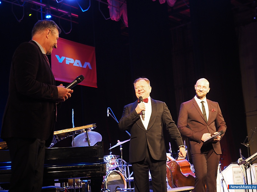 � ������ �������� ��������� ������� ����� ������ � ���������. � ������ ������ ��������� ������������ ����� � ������ ��������